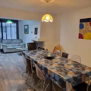  Hébergement de vacances Maison Du Port, à 100 M De La Jusqu'à 9 Personnes